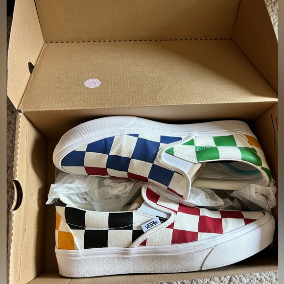 VANS SLIP ONS COLOR BLOCK ALMOST NEW CONDITION MENS 7.5, WOMENS 9 - Picture 1 of 7